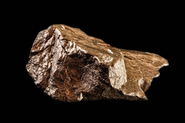 медь, химический элемент, используемый в промышленности и электрических системах, таких как провода, которые проводят электричество
.