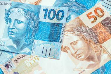 Brezilya 'dan 100 ve 50 reais banknot, Brezilya parası, 150 reai banknot, piyango konsepti veya mega senna