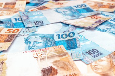 Brezilya 'dan 100 ve 50 reais banknot, Brezilya parası, 150 reai banknot, piyango konsepti veya mega senna