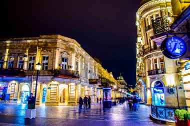 Bakü, Azerbaycan. Geceleri Nizami Steeet