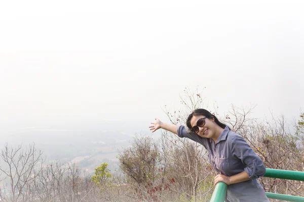 Asian lady smiling and relax on highland top view seeing point w — Stock Photo, Image