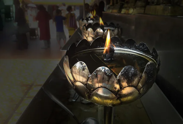 Lámpara de aceite en templo —  Fotos de Stock