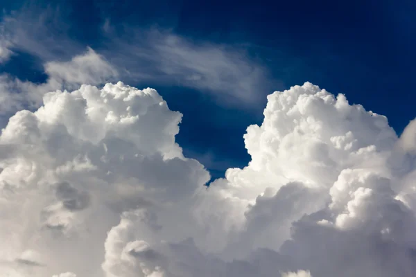 gökyüzündeki bulutlar