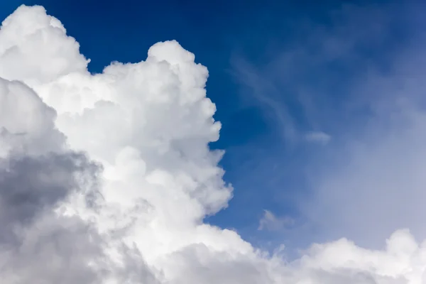 Awan bengkak putih besar — Stok Foto