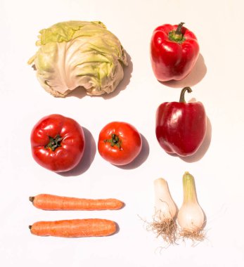 Hafif arkaplanda sebze deseni var. Minimalist kavramın basitliği