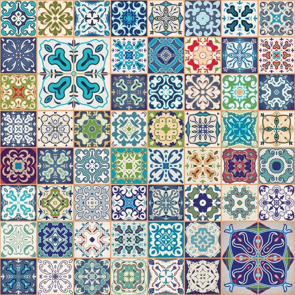 Gyönyörű virágos patchwork design. Színes marokkói vagy mediterrán négyzet alakú csempe, törzsi díszítés. Háttérképek nyomtatása, kitöltőmintáikat, web háttér, felszíni textúrák alapján. Indigó kék fehér réce — Stock Vector