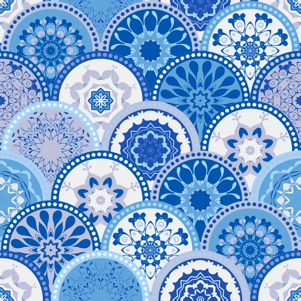 Pola abstrak tak beraturan dari warna trendi lingkaran ubin bunga bunga. Untuk wallpaper, tekstur permukaan, tekstil. Desain Musim Panas Musim Gugur. India, Islam gaya etnis bulat. Putih, biru. vektor - Stok Vektor