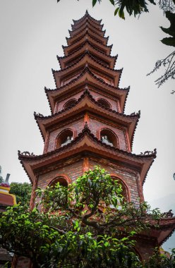 Hanoi, Vietnam 16 Mart 2025: Tarihi Budist Tran Quoc Pagoda