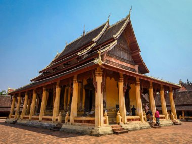 Vientiane, Laos - Mart 06, 2025: Güzel tarihi Budist tapınağı Wat Si Saket. 