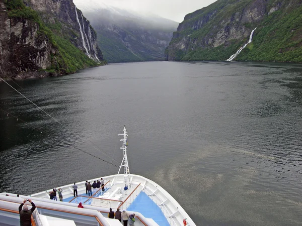 Croisière à travers le Geirangerfjord — Photo