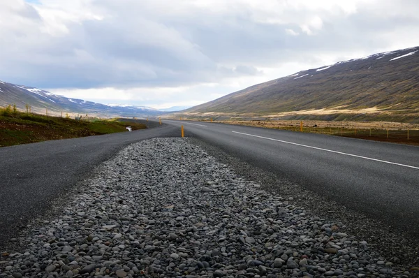 Camino del país en Islandia Fotos de stock libres de derechos