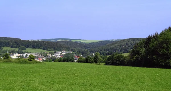 Panorama över Ehrenfriedersdorf i Erzgebirge — Stockfoto