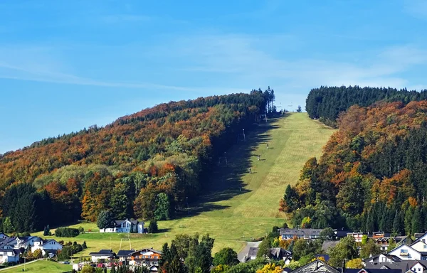 Pistas de esquí en Willingen en la región de Sauerland en otoño — Foto de Stock