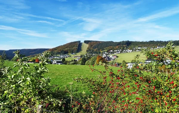 Pistas de esqui em Willingen, na região de Sauerland no outono — Fotografia de Stock