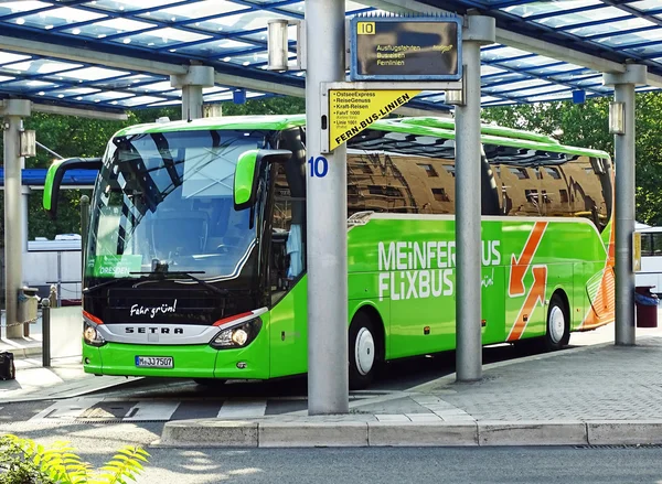 Trenér Meinfernbus Flixbus v Chemnitz — Stock fotografie