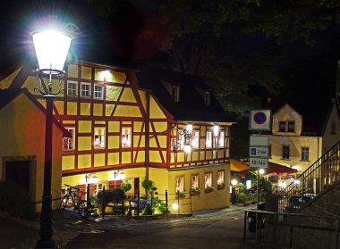 Tarihi yarı ahşap ev