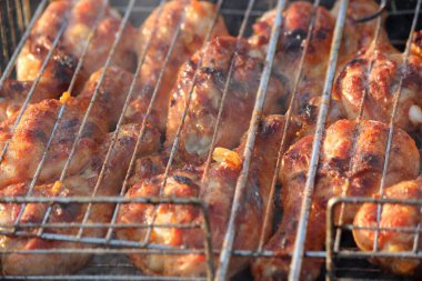 Ateşte et, barbekü, şiş kebap. 