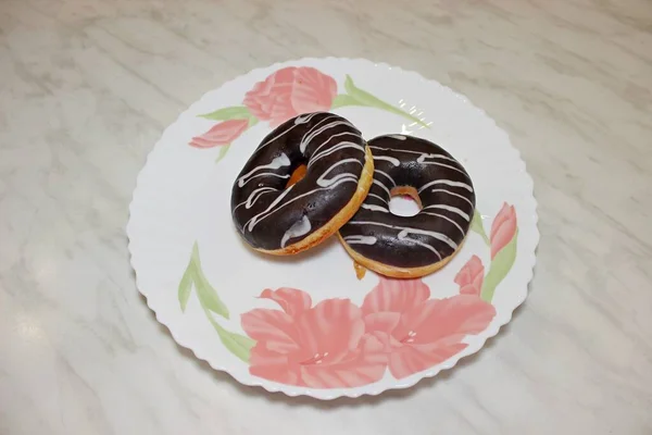 Donuts Com Gelo Chocolate Prato — Fotografia de Stock