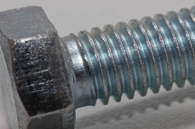 Dış lifli demir cıvata