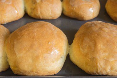 bir fırın tepsisine fazla el yapımı turta