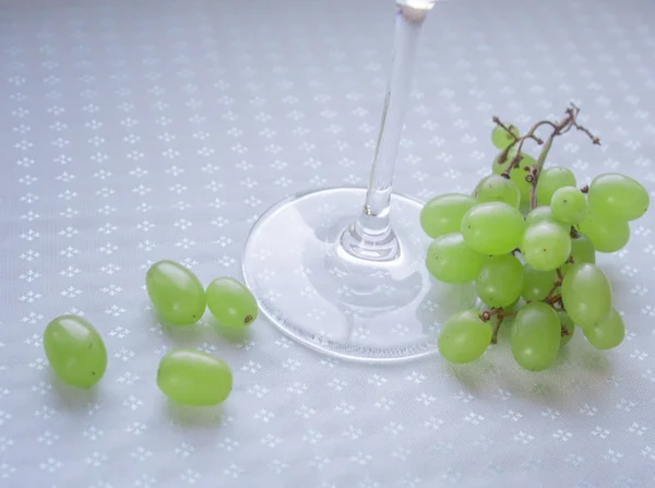 Grapes in a glass of wine — Stock Photo, Image