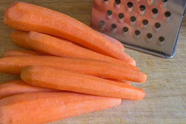 Beaucoup de carottes sur la table — Photo