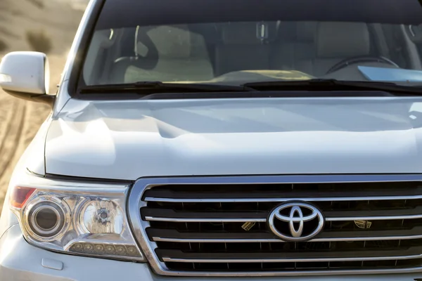 Birçok Toyota cip geleneksel Dubai Desert Dune sopa olarak da adlandırılan Safari, katılmak hazırsınız demektir. Çöl safari Dubai.Dubai, Birleşik Arap Emirlikleri - turistler arasında popüler bir etkinlik 28 Şubat 2016 olduğunu.