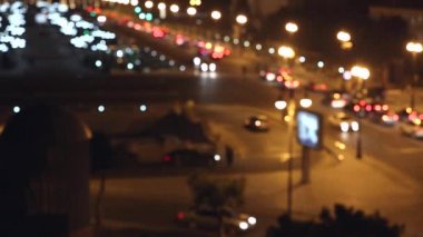 Geceleri yak²n bir karayolu üzerinde trafik sıkışıklığı. Araba zor trafikte şehir kış sokakta geceleri trafik akışının bir otoyol aşağı akışı geceleri jam. Bakü, Azerbaycan 3 Mart 2016