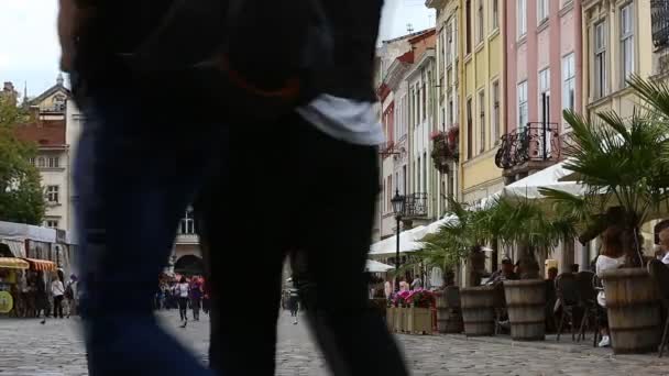 Market Square - é uma praça central da cidade de Lviv na Ucrânia Ocidental — Vídeo de Stock