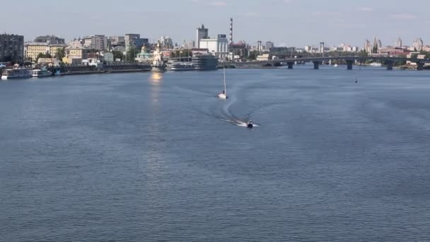 Ora legale del fiume Dnieper. Kiev, Ucraina. Nessuna correzione del colore — Video Stock