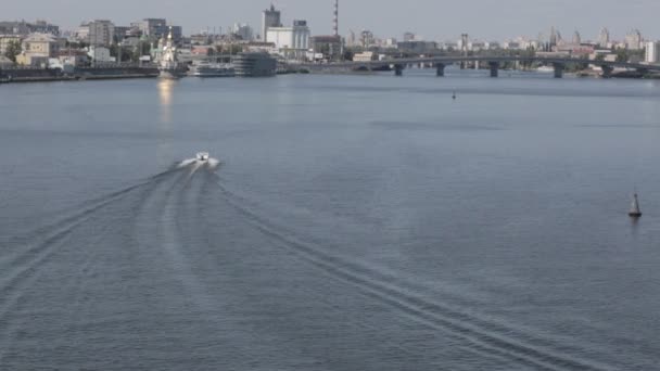 Ora legale del fiume Dnieper. Kiev, Ucraina. Nessuna correzione del colore — Video Stock