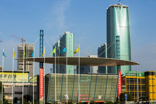 Yiwu, Kina - Sep 2: Panorama över Yiwu International Trade City den Sep 2, 2015 i Yiwu provinsen Zhejiang, Kina. Yiwu betraktas som den största marknaden av små råvaror grossistförsäljning i världen — Stockfoto
