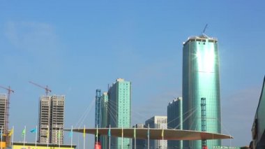 Seattle manzarası ile yeni bina yapım aşamasında. işletme binası arka cam tarafında