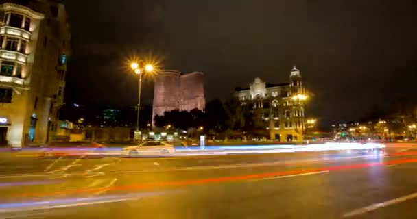 Torre de solteira baku à noite luz de exposição longa — Vídeo de Stock