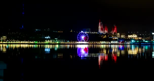 4 k Flame věže a národní pobřežní bulvár v Baku v Ázerbájdžánu Time-lapse. — Stock video