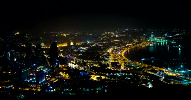 4 k lågan torn och den nationella strandboulevarden i Baku i Azerbajdzjan Time-lapse. — Stockvideo