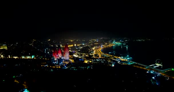 4 вежі полум'я k і Національний Приморський бульвар в Баку, в Азербайджані сповільненої зйомки. — стокове відео