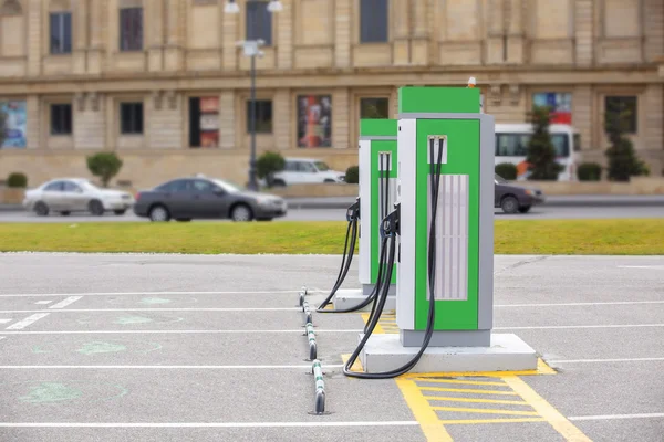 Elektrikli araçlar için elektrikli şarj istasyonu. Bir elektrikli araba şarj.