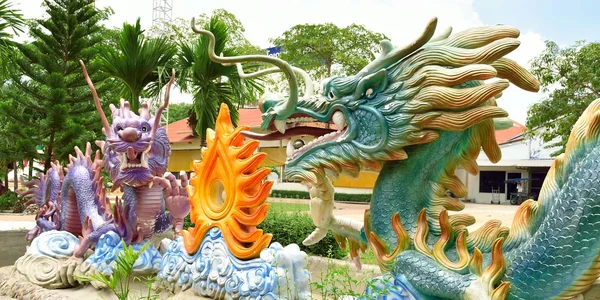 Çince ejderha heykelleri