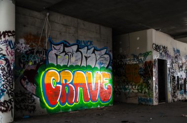 Grafiti yazma terk ticari bina - hisse senedi Pho