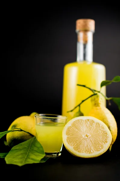 Italian alcoholic beverage, Limoncello. — Stock Photo, Image