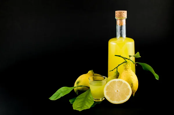 Limoncello i små skott — Stockfoto