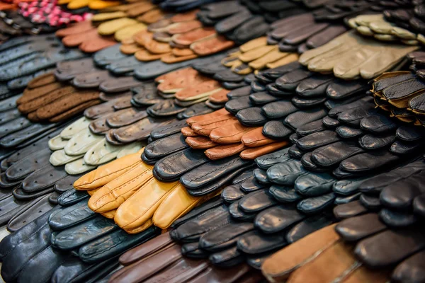 Bunte Lederhandschuhe — Stockfoto