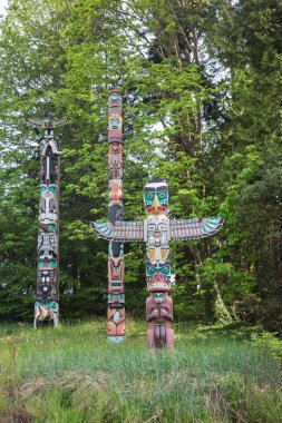 Stanley Park totem direkleri