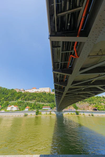 Κάτω Από Γέφυρα Luitpold Στην Όχθη Του Δούναβη — Φωτογραφία Αρχείου