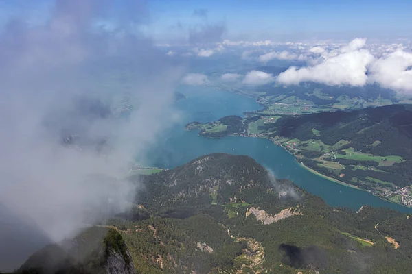 Bulutların Arasından Schafberg Den Görünen Mondsee Bakıyorum — Stok fotoğraf