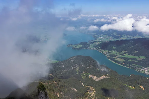 Tittar Genom Molnen Mondsee Sett Utifrån Schafberg — Stockfoto