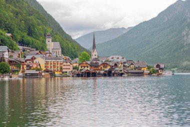 Hallstatt Gölü 'ne yakın, köyün girişinden görüldü.
