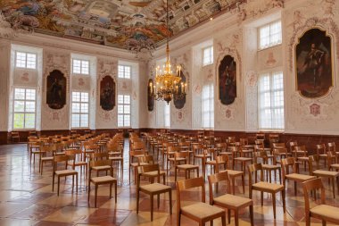 Editör: KREMSMUNSTER, UPPER AUSTRIA, AUSTRIA, 18 Ağustos 2020 - Kremsmunster Abbey 'deki bol dekore edilmiş imparatorluk binasının manzarası