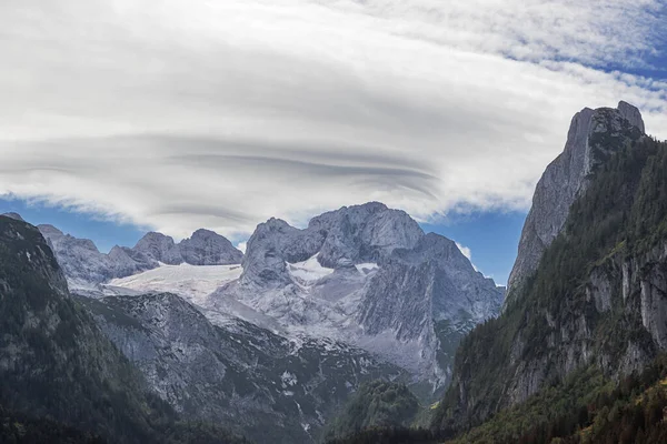 Lentikulära Moln Ovanför Gosau Glaciären Sett Utifrån Vorderer Gosausee — Stockfoto